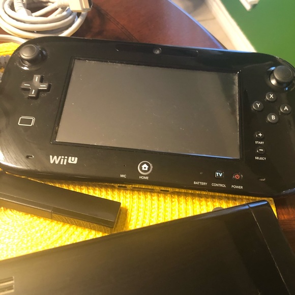 Nintendo Wii U WUP-101(02) Deluxe 32 GB - Picture 4 of 7
